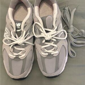 New Balance Women's Light Gray Sneakers